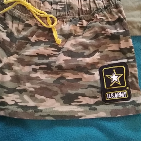 Pajama set. - Picture 2 of 4